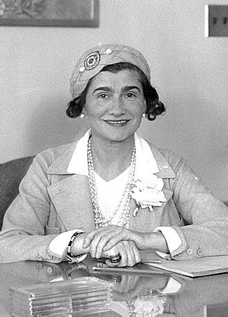 biographie de coco chanel|Coco Chanel wikipedia.